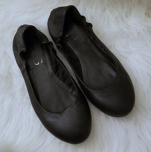 DONATING SOON BCBG • Black Flats